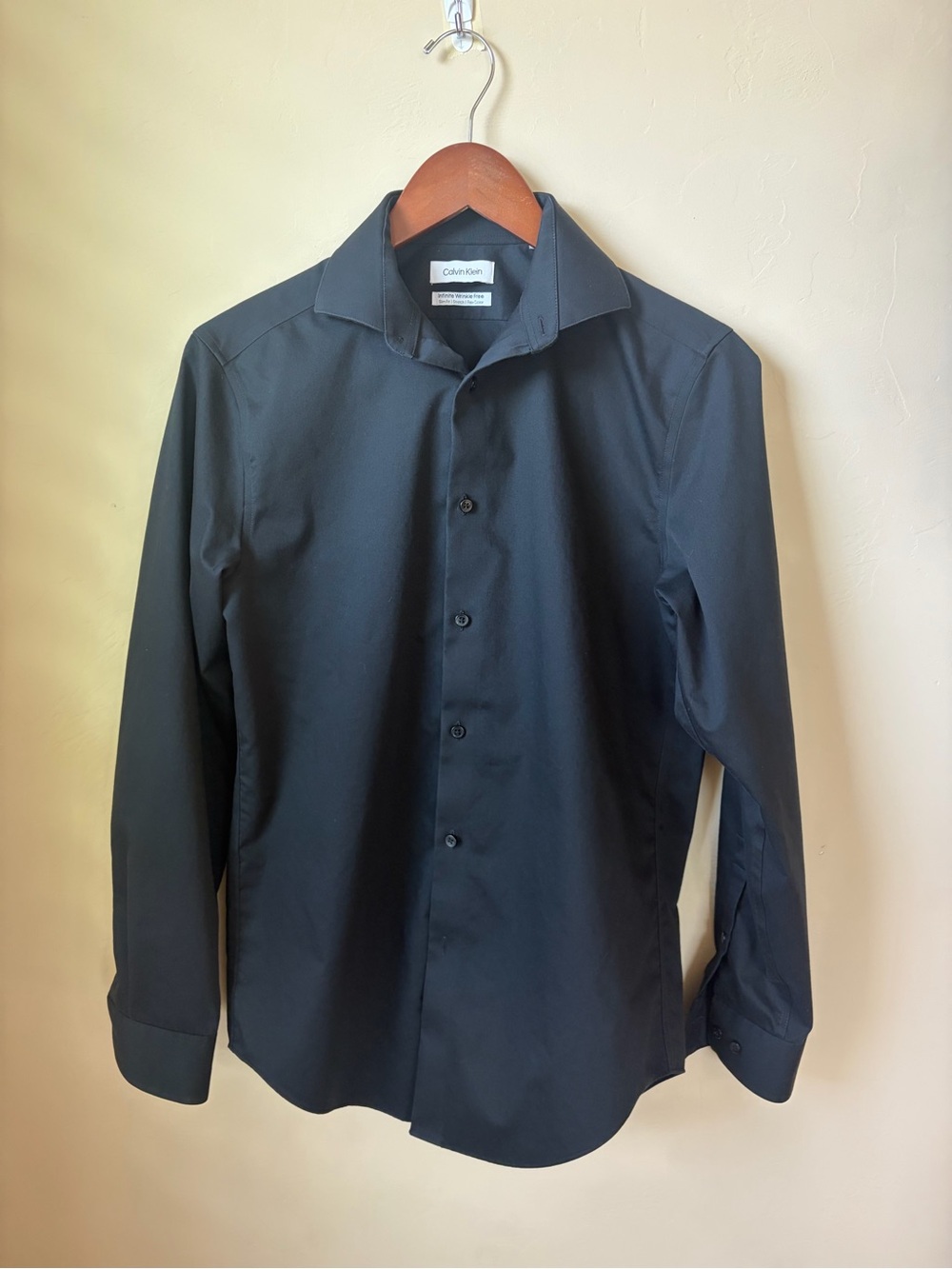 Calvin Klein Men's Black Dress Shirt - size Small- Wrinkle Resistant 96% Cotton